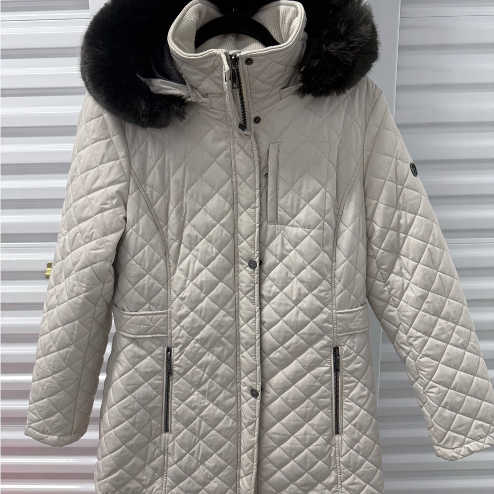 Women's Quilted Cream Jacket with Fur Trim